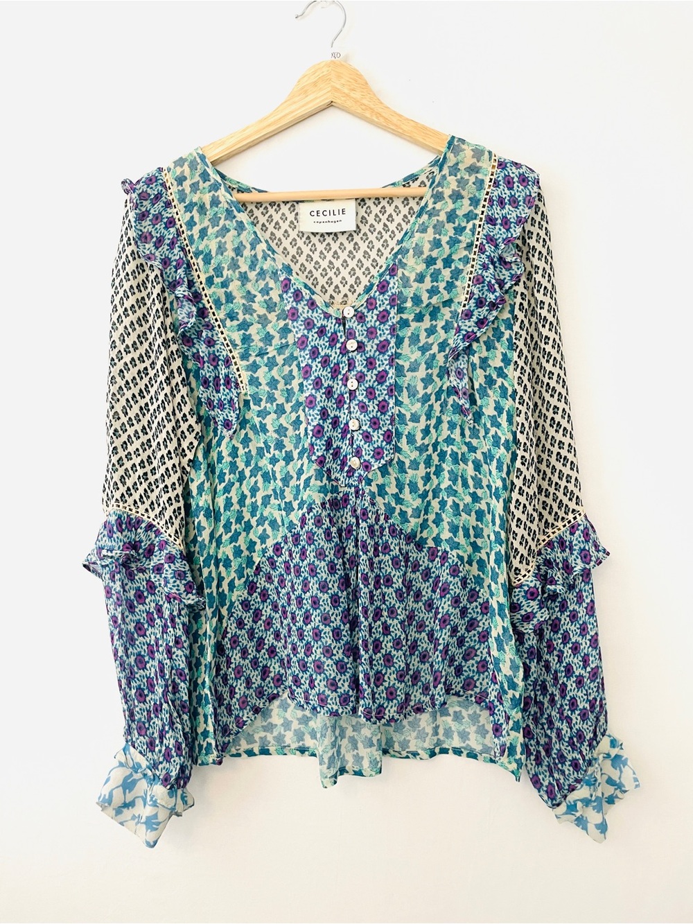 NWOT Cecile Copenhagen Floral-Print V-Neck Long-Sleeve Top in Teal and Purple
